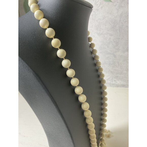 Vintage Long White Beaded Necklace With Spring Ring Clasp - Picture 4 of 4